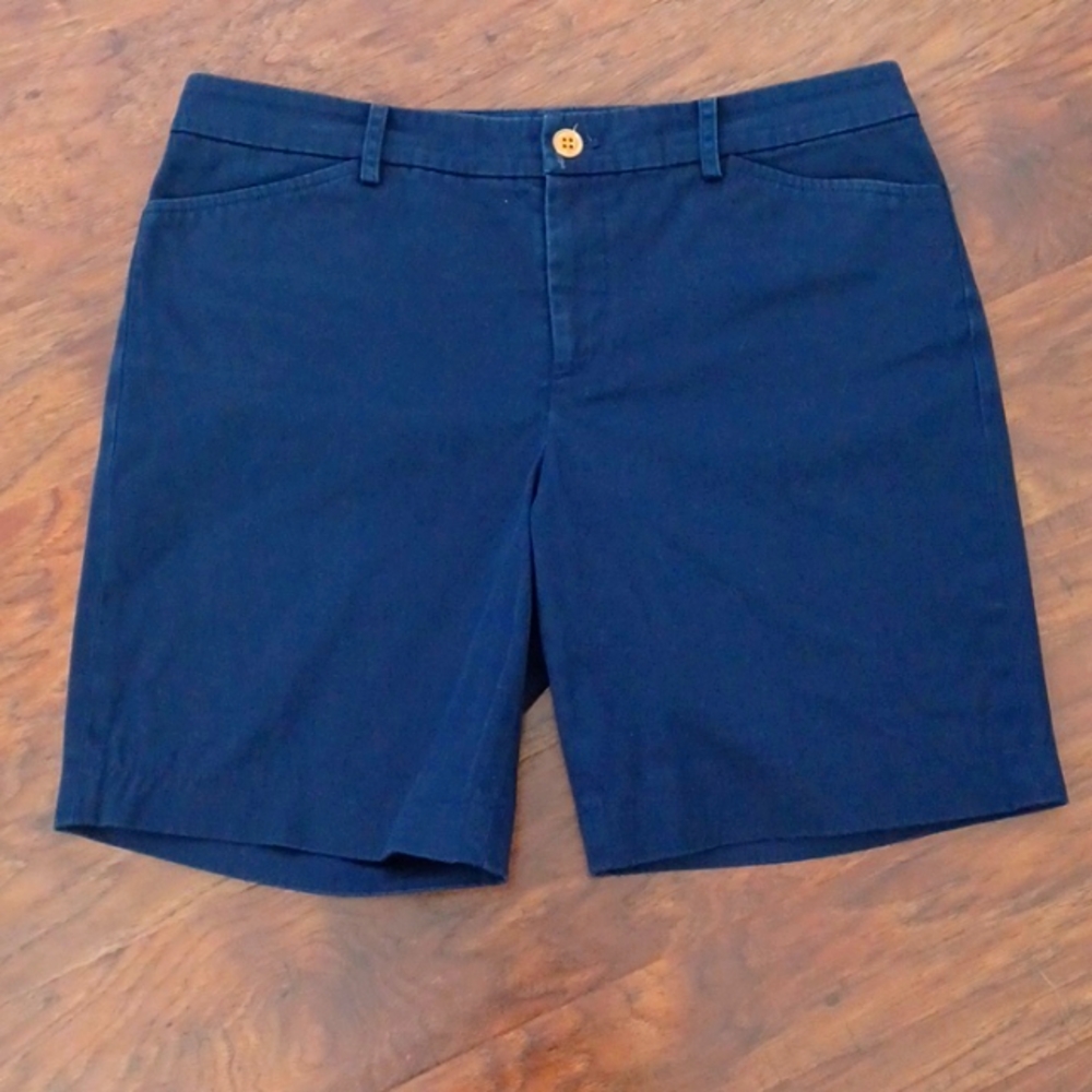 Lauren Ralph Lauren  W-8 Navy 97%Cotton 3%Elastine   Med. Length Shorts
